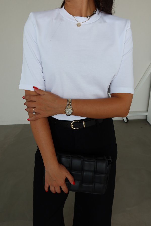 Omuzu Vatkalı Basic Tişört