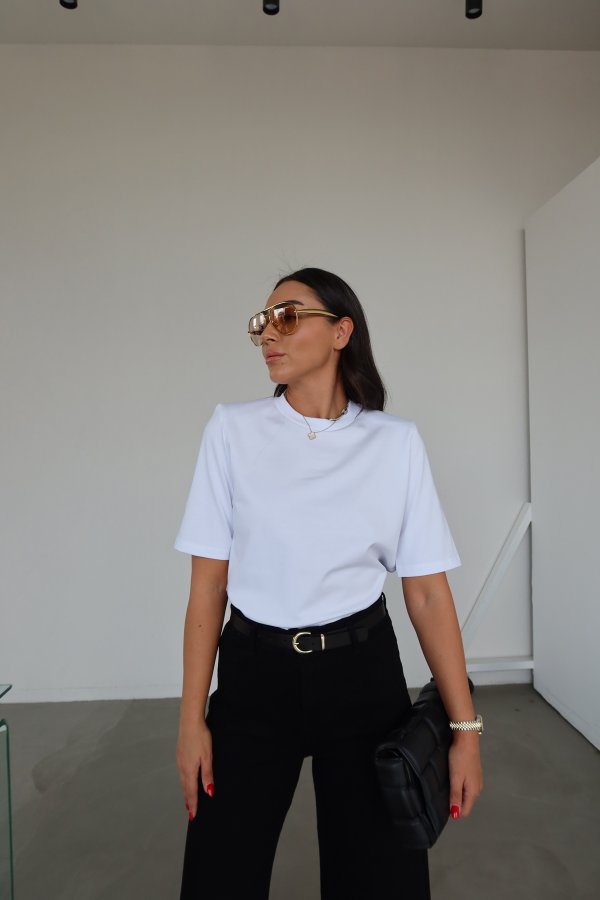 Omuzu Vatkalı Basic Tişört