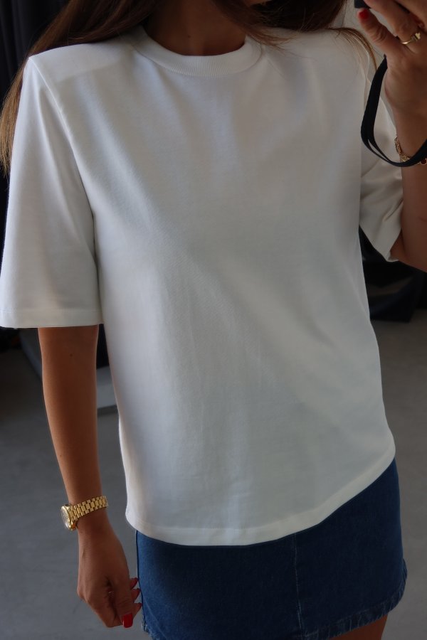 Omuzu Vatkalı Basic Tişört