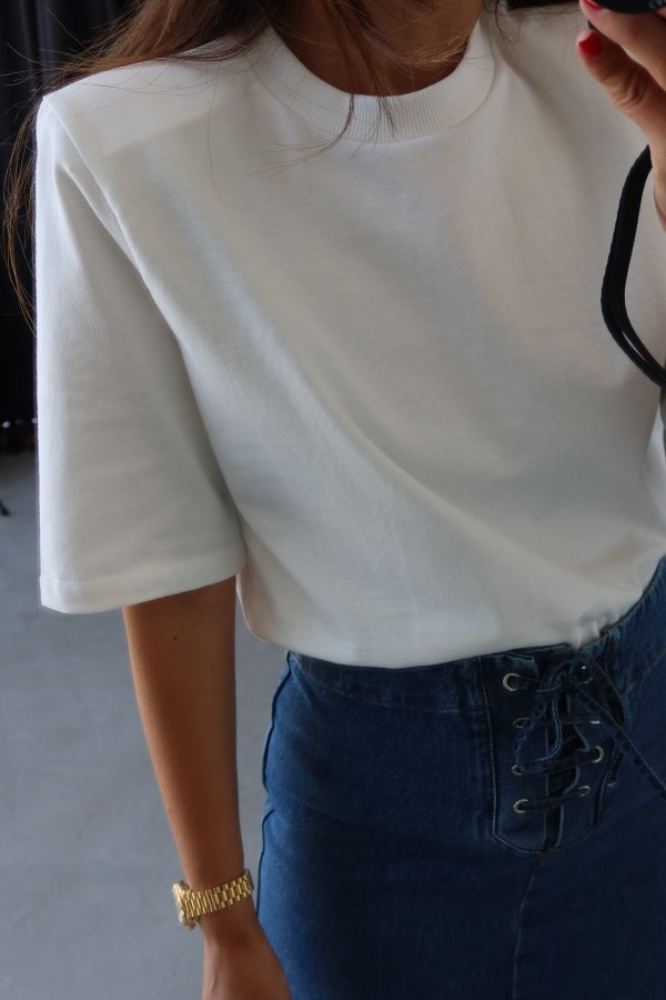 Omuzu Vatkalı Basic Tişört