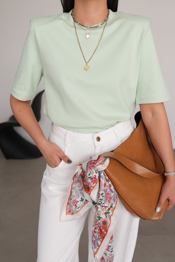 Omuzu Vatkalı Basic Tişört