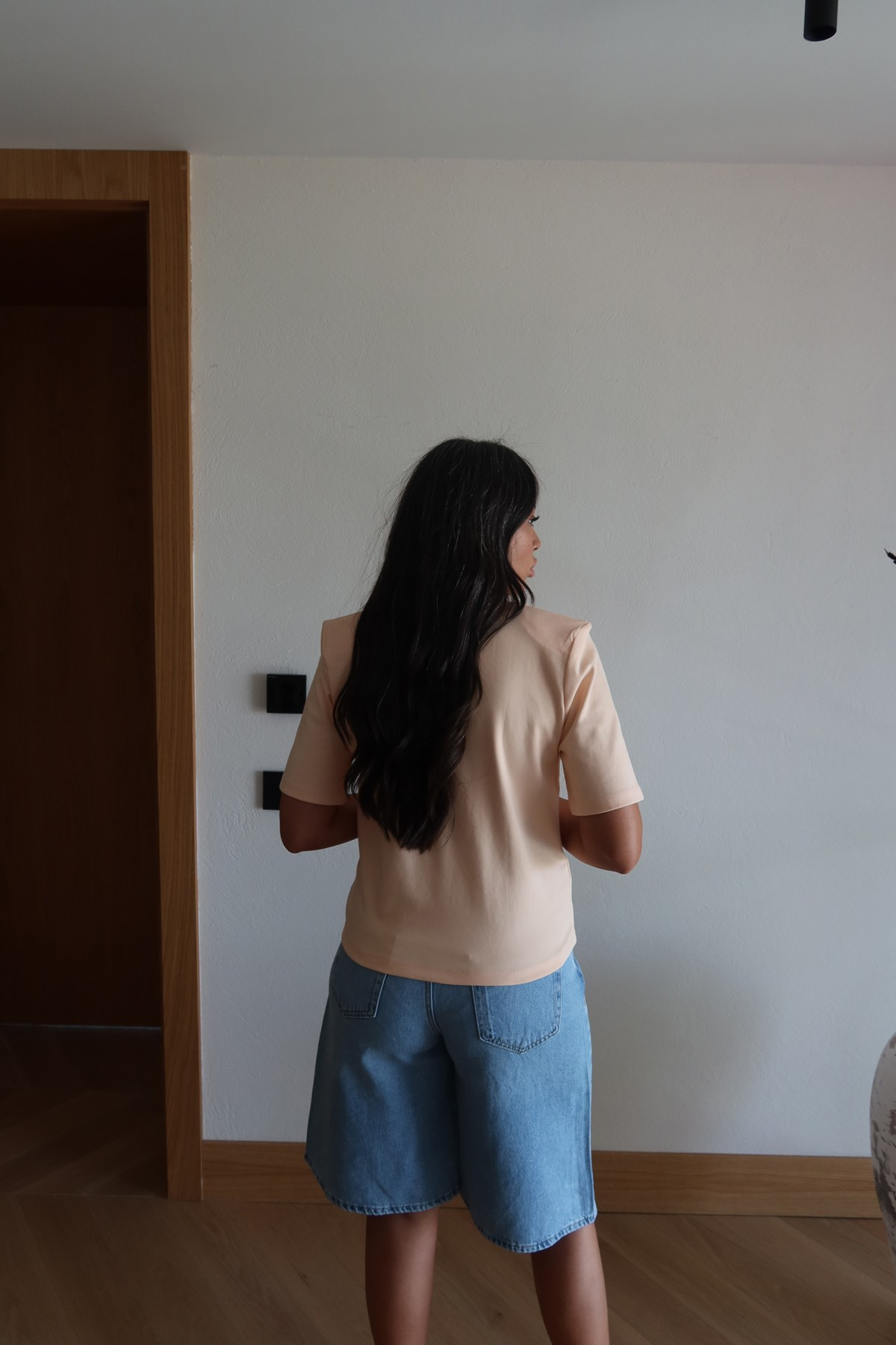 Omuzu Vatkalı Basic Tişört
