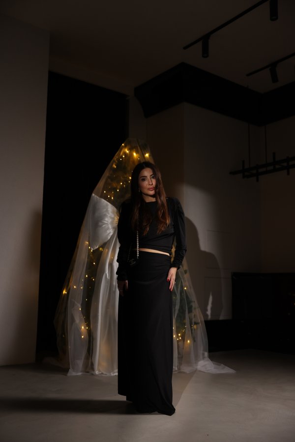 Kayık Yaka Aksesuar Detaylı Bluz Etek Takım