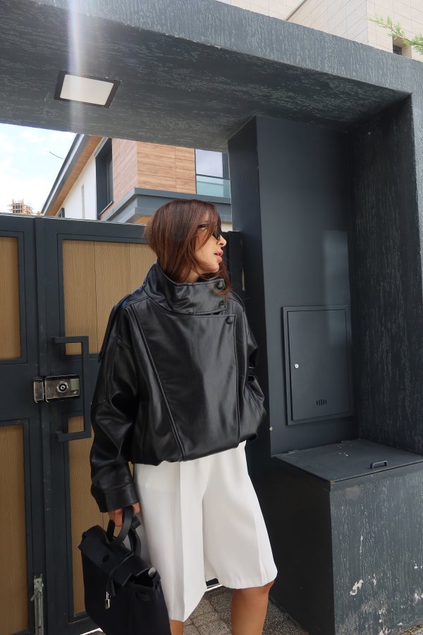 Dik Yaka Yandan Cepli Deri Ceket