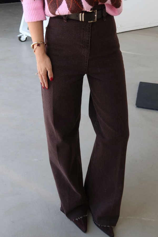 Paçası Kesik Deri Kemerli Jean