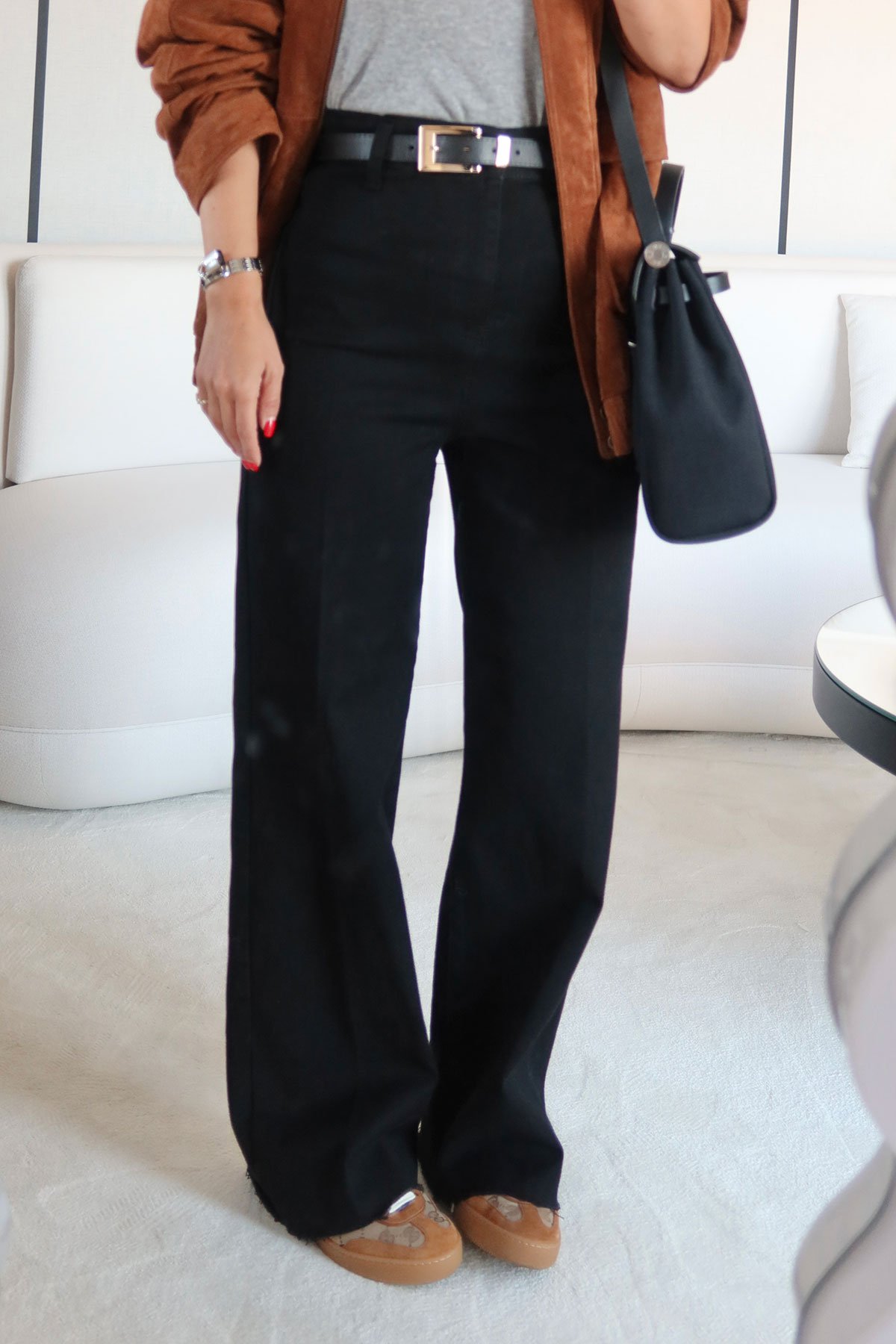 Paçası Kesik Deri Kemerli Jean