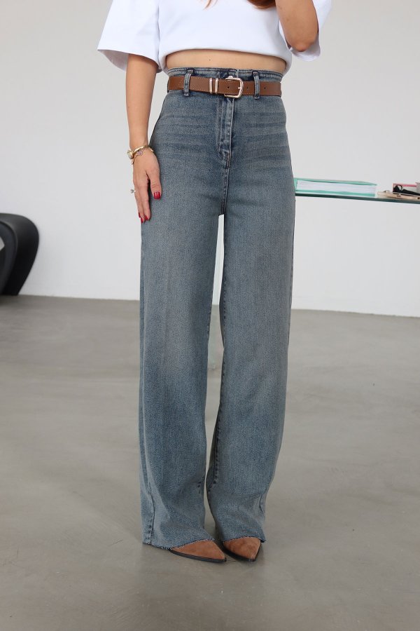 Paçası Kesik Deri Kemerli Jean