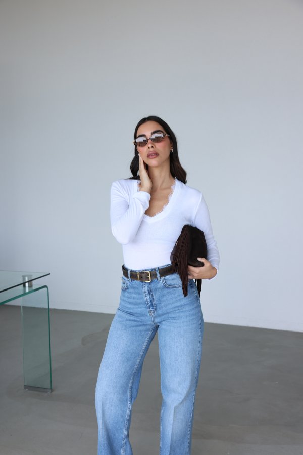 Yakası Dantelli Uzun Kollu Bluz