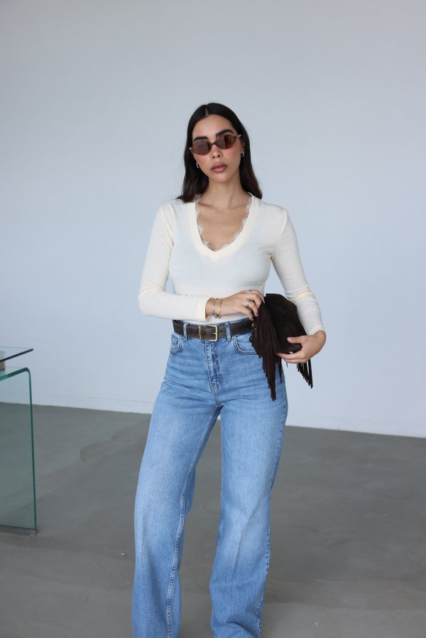 Yakası Dantelli Uzun Kollu Bluz