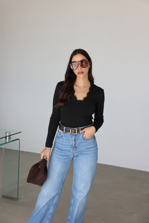 Yakası Dantelli Uzun Kollu Bluz