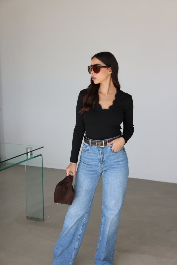 Yakası Dantelli Uzun Kollu Bluz