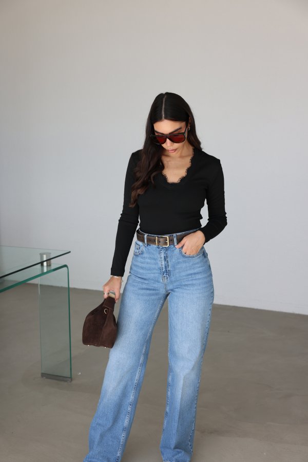 Yakası Dantelli Uzun Kollu Bluz