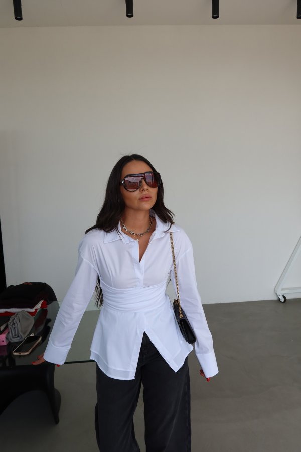 Gizle Düğmeli Kendinden Kuşaklı Tasarım Gömlek