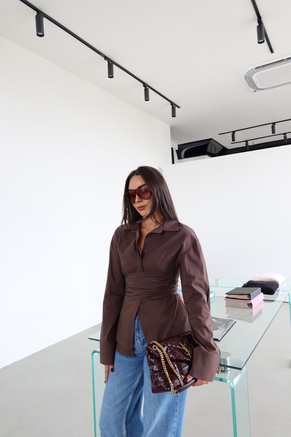 Gizle Düğmeli Kendinden Kuşaklı Tasarım Gömlek