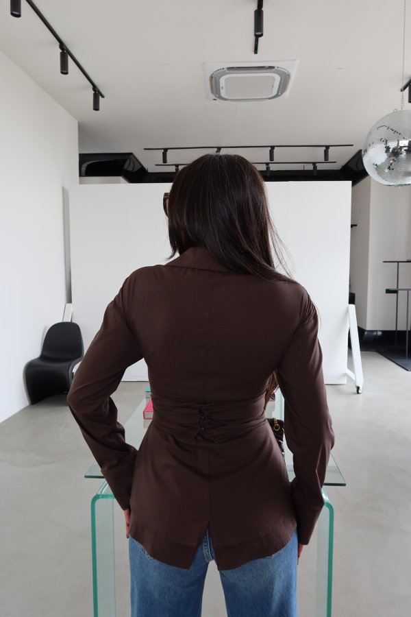 Gizle Düğmeli Kendinden Kuşaklı Tasarım Gömlek