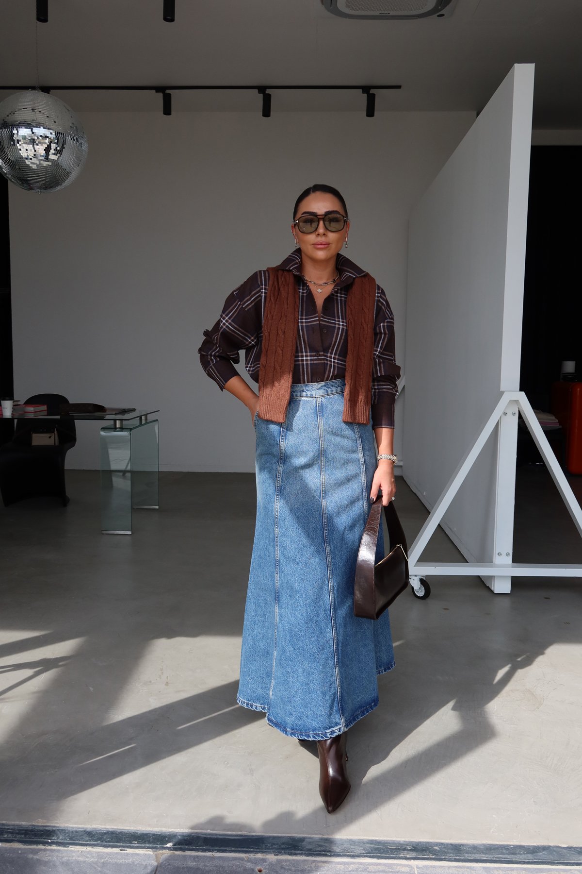 Yandan Fermuarlı Konstrat Dikişli Uzun Denim Etek