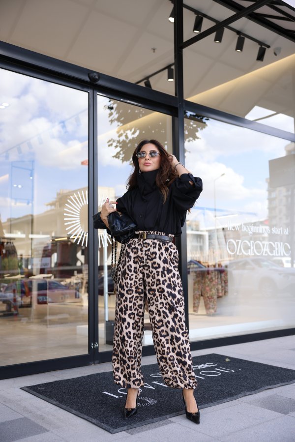 Beli ve Paçası Lastikli Leaopar Desen Pantolon