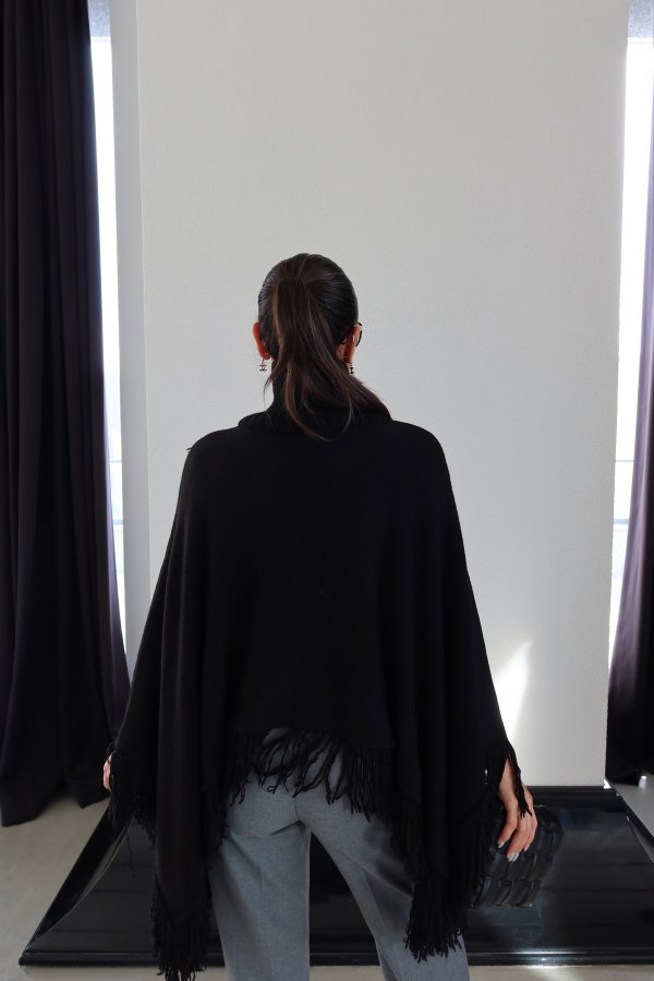 Etek Ucu Püsküllü Balıkçı Yaka Panço