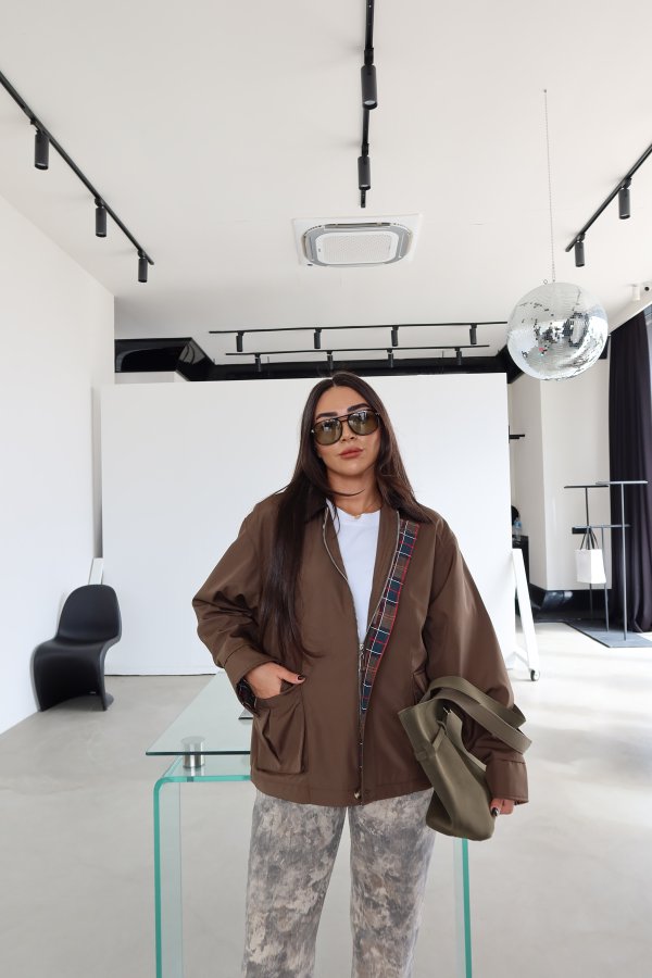 Yakası Kadife Çift Cepli Mont