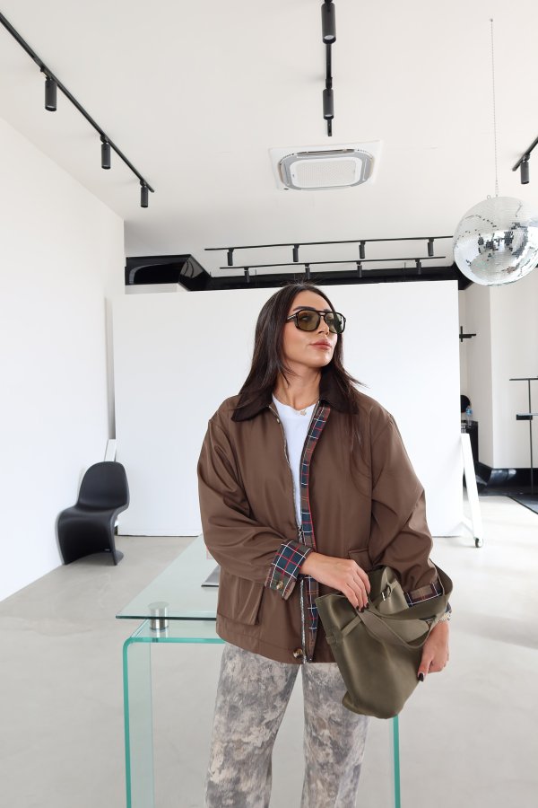 Yakası Kadife Çift Cepli Mont