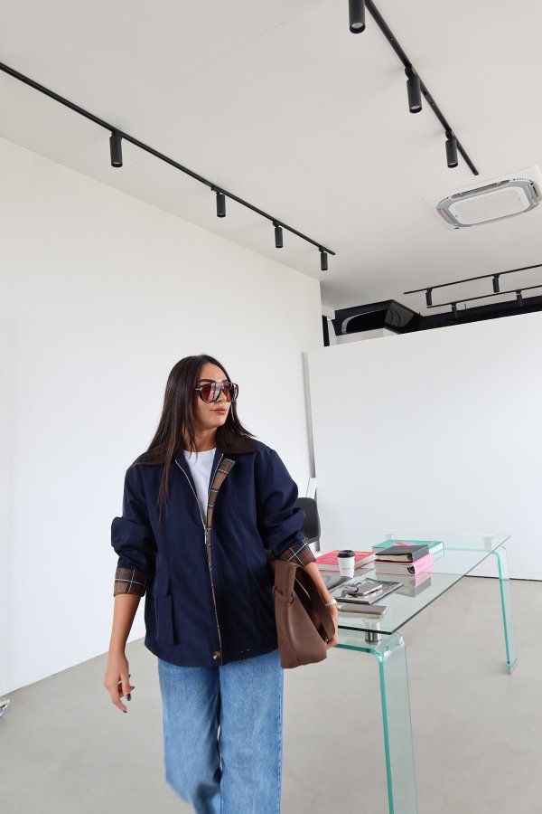 Yakası Kadife Çift Cepli Mont