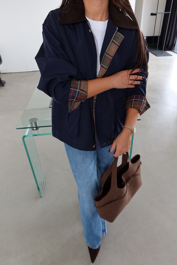 Yakası Kadife Çift Cepli Mont