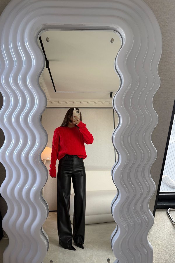 Paçası Kesik Yumuşak Dokulu Deri Pantolon