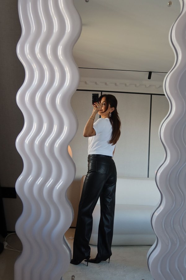 Paçası Kesik Yumuşak Dokulu Deri Pantolon