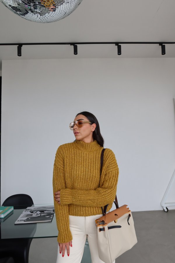 Dik Ve Kalın Yaka Triko