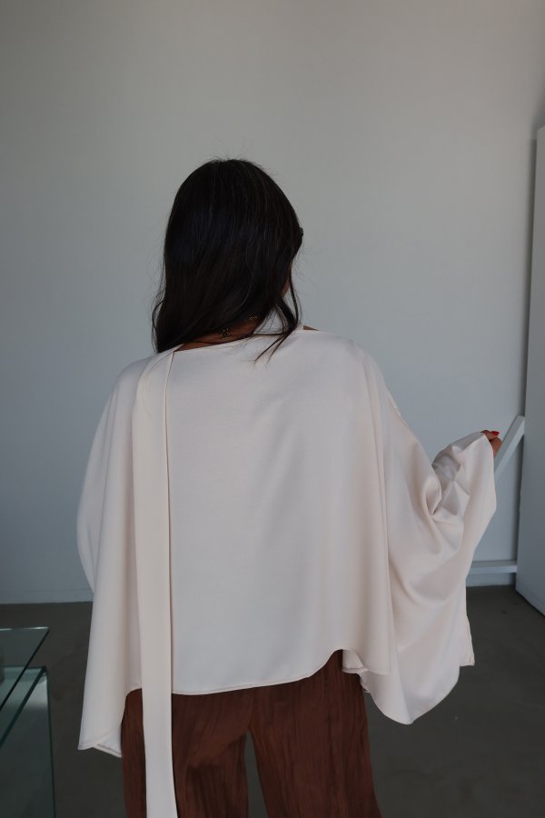 Yarasa Kol Boyundan Bağlamalı Bluz