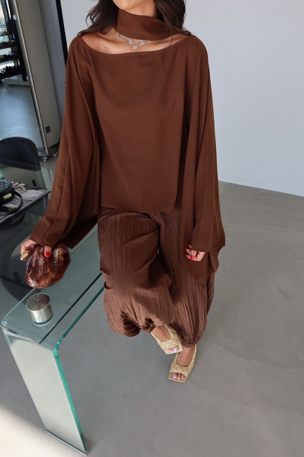 Yarasa Kol Boyundan Bağlamalı Bluz