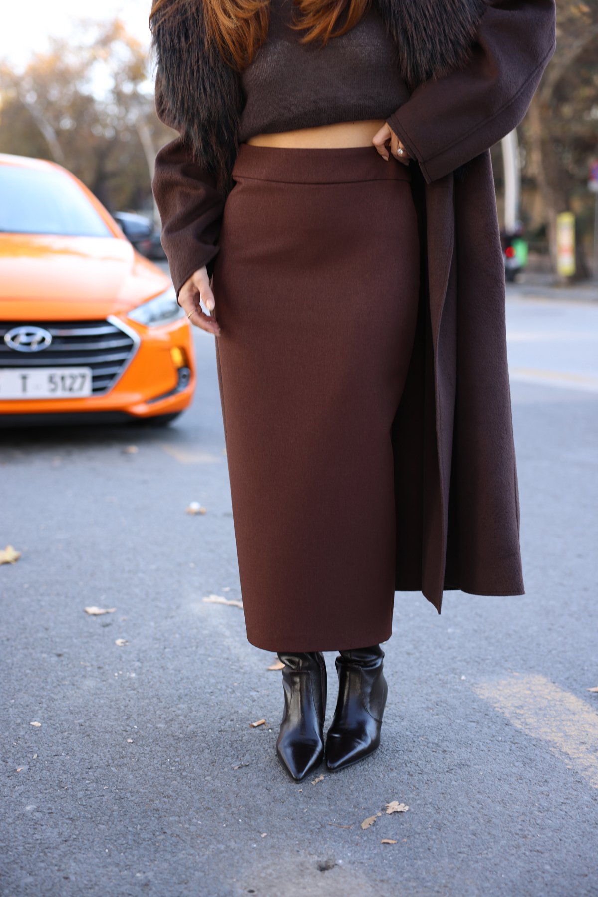 Arkadan Yırtmaçlı Kalem Etek