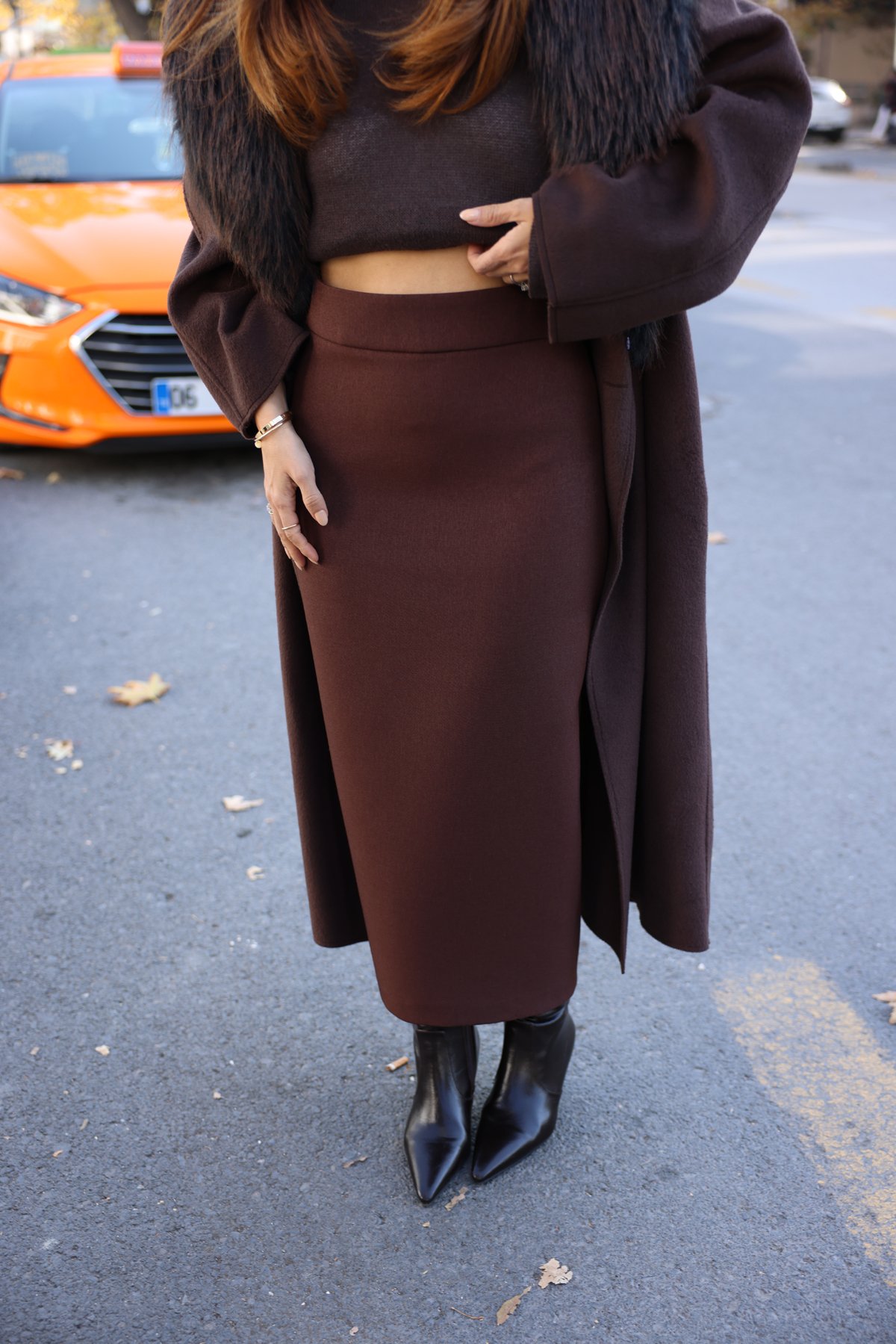 Arkadan Yırtmaçlı Kalem Etek