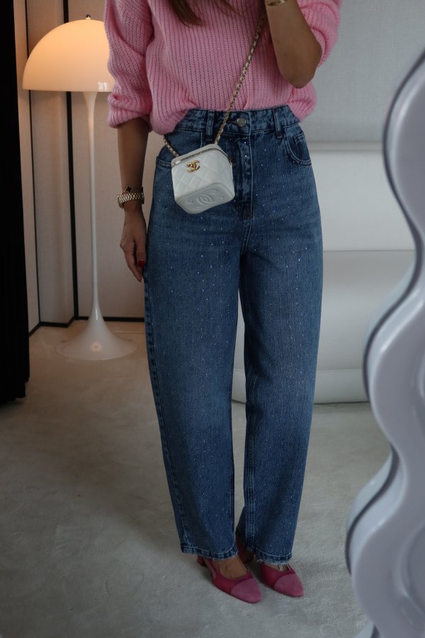 Ön Kısmı Taşlı Paçası Lazer Kesikli Jean