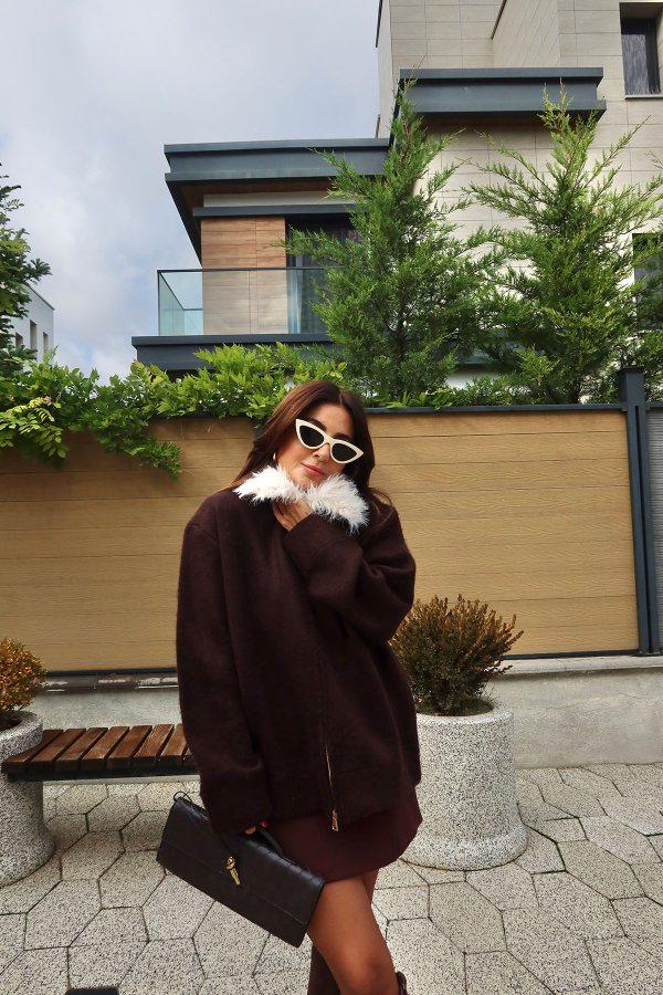 Yakası Kürk Detaylı Fermuarlı Yün Hırka