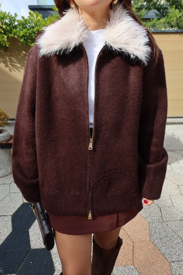 Yakası Kürk Detaylı Fermuarlı Yün Hırka