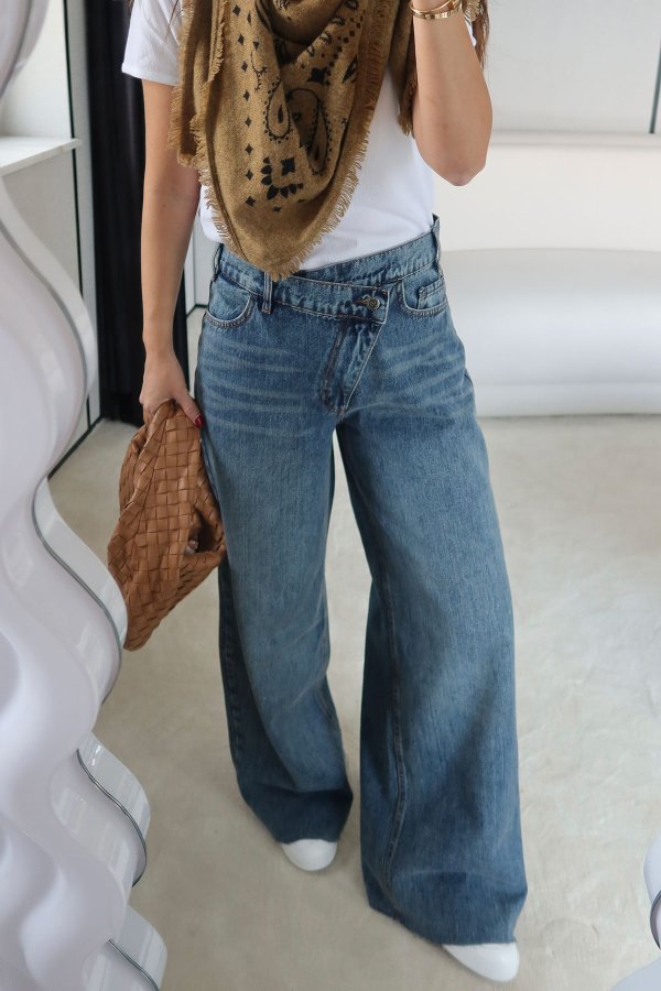 Beli Asimetrik Düğmeli Wideleg Jean