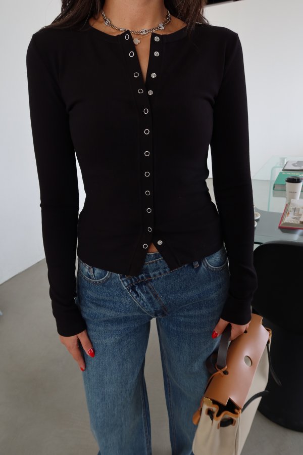Çıtçıtlı Uzun Kollu Bluz