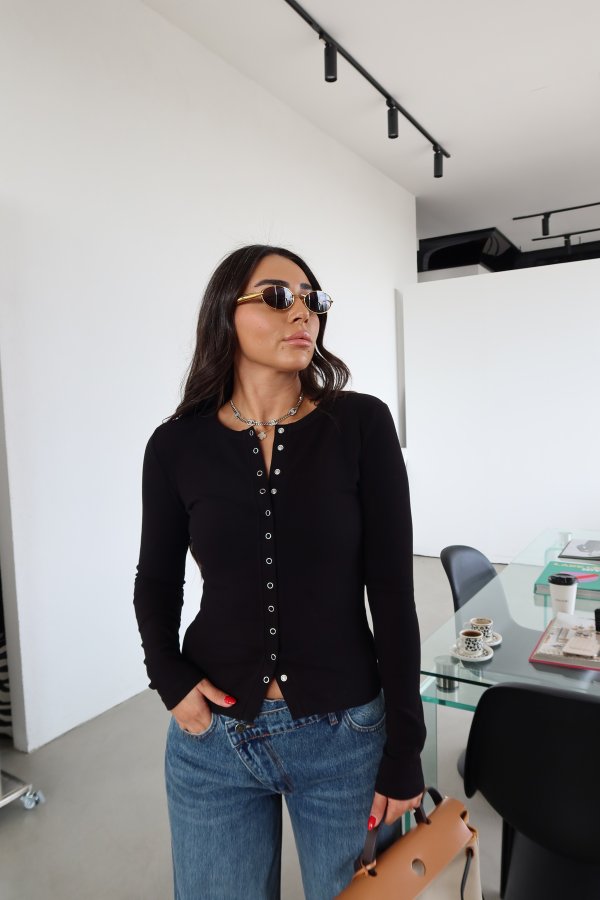 Çıtçıtlı Uzun Kollu Bluz
