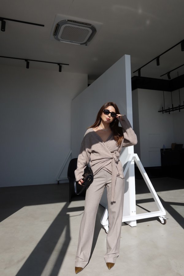 Kemerli Düz Fit Pantolon