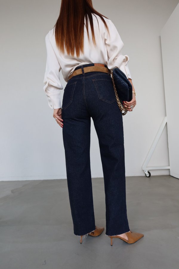 Paçası Lazer Kesimli Straight Fit Jean