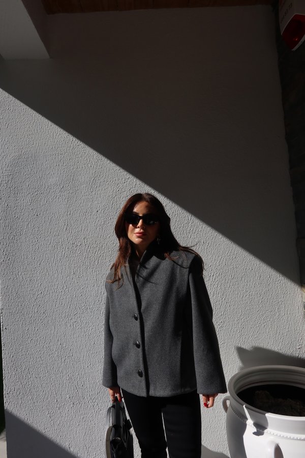 3 Düğmeli Omuz Detaylı Kaşe Ceket