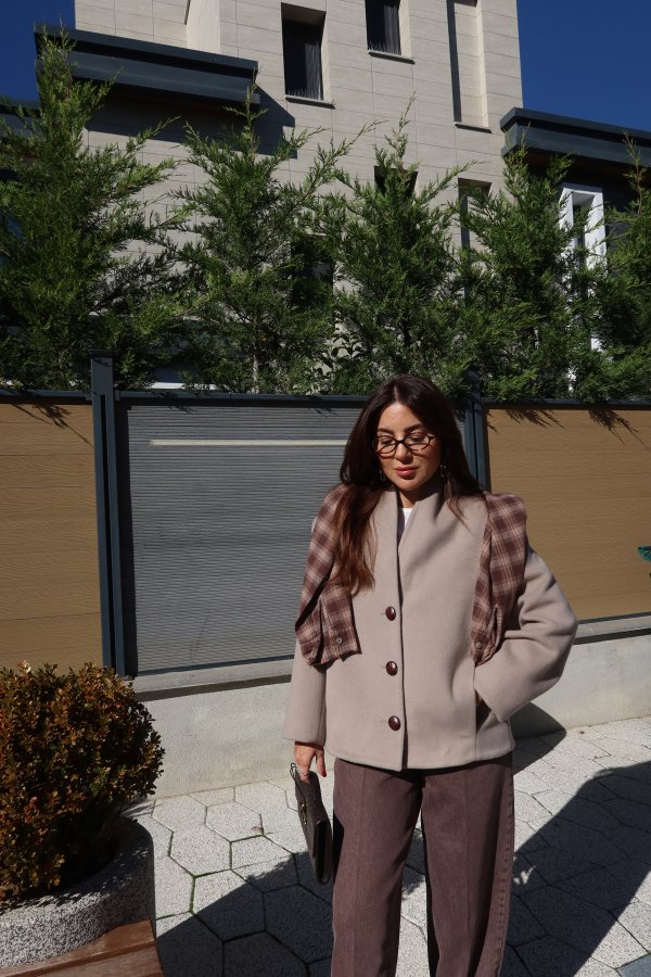 3 Düğmeli Omuz Detaylı Kaşe Ceket