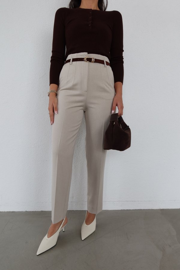 Çift Pensli Kemerli Havuç Kesim Pantolon