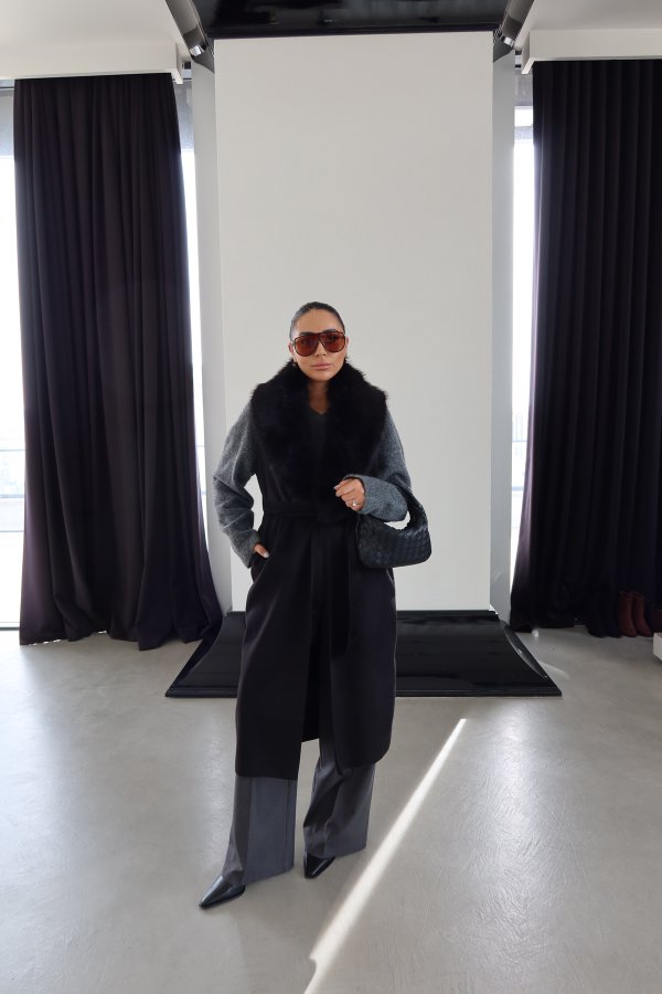 Yakası Kürk Detaylı Uzun Triko Yelek