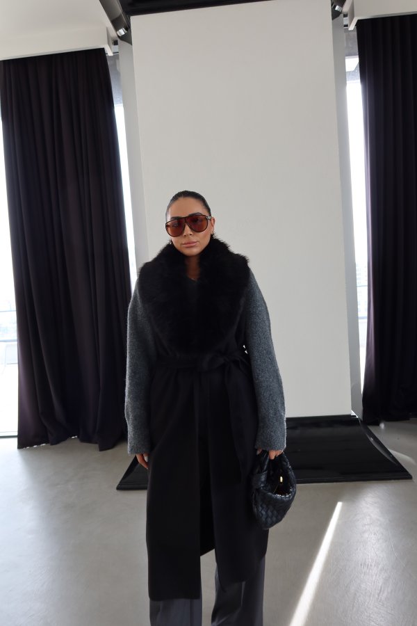 Yakası Kürk Detaylı Uzun Triko Yelek