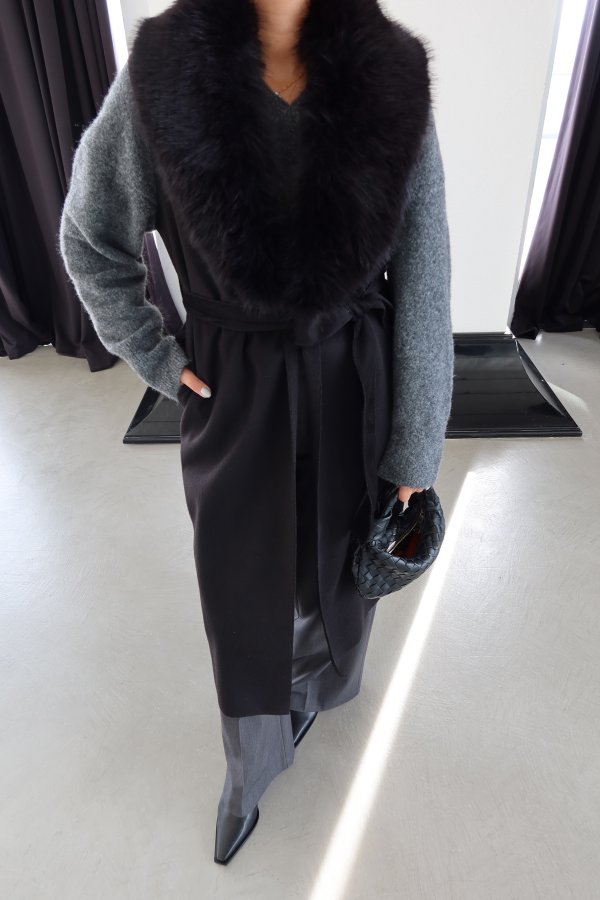 Yakası Kürk Detaylı Uzun Triko Yelek