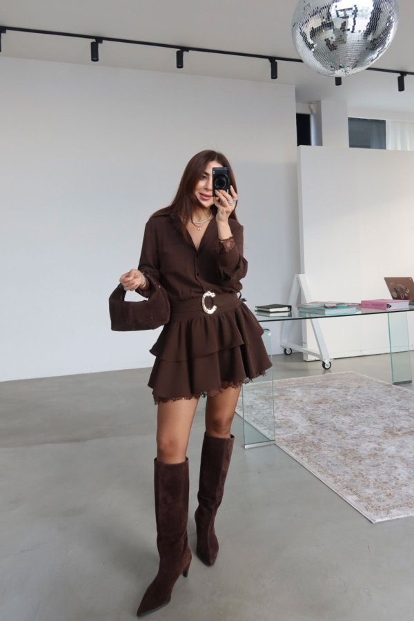 Kolları ve Etek Ucu Dantel Detaylı Kemeri Tokalı Elbise