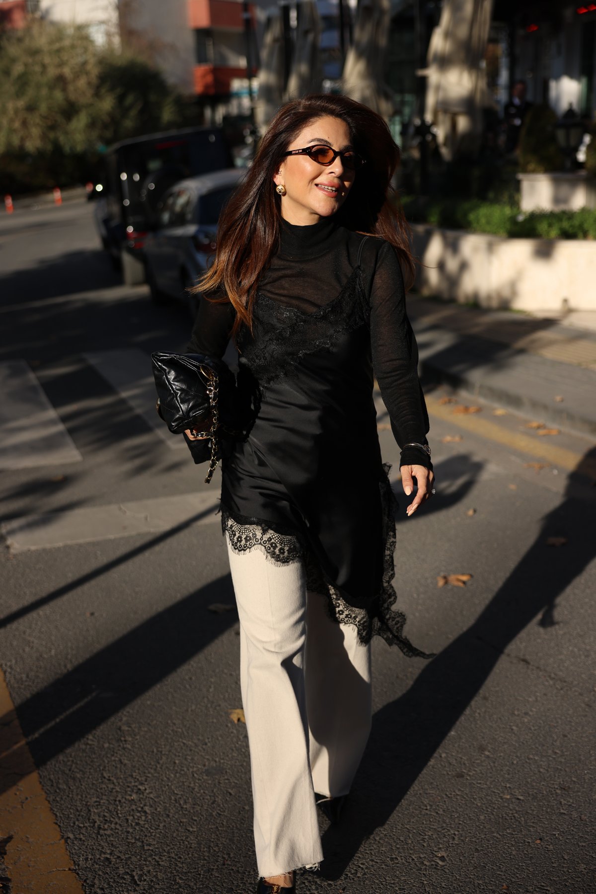 Asimetrik Kesim Dantelli Saten Bluz