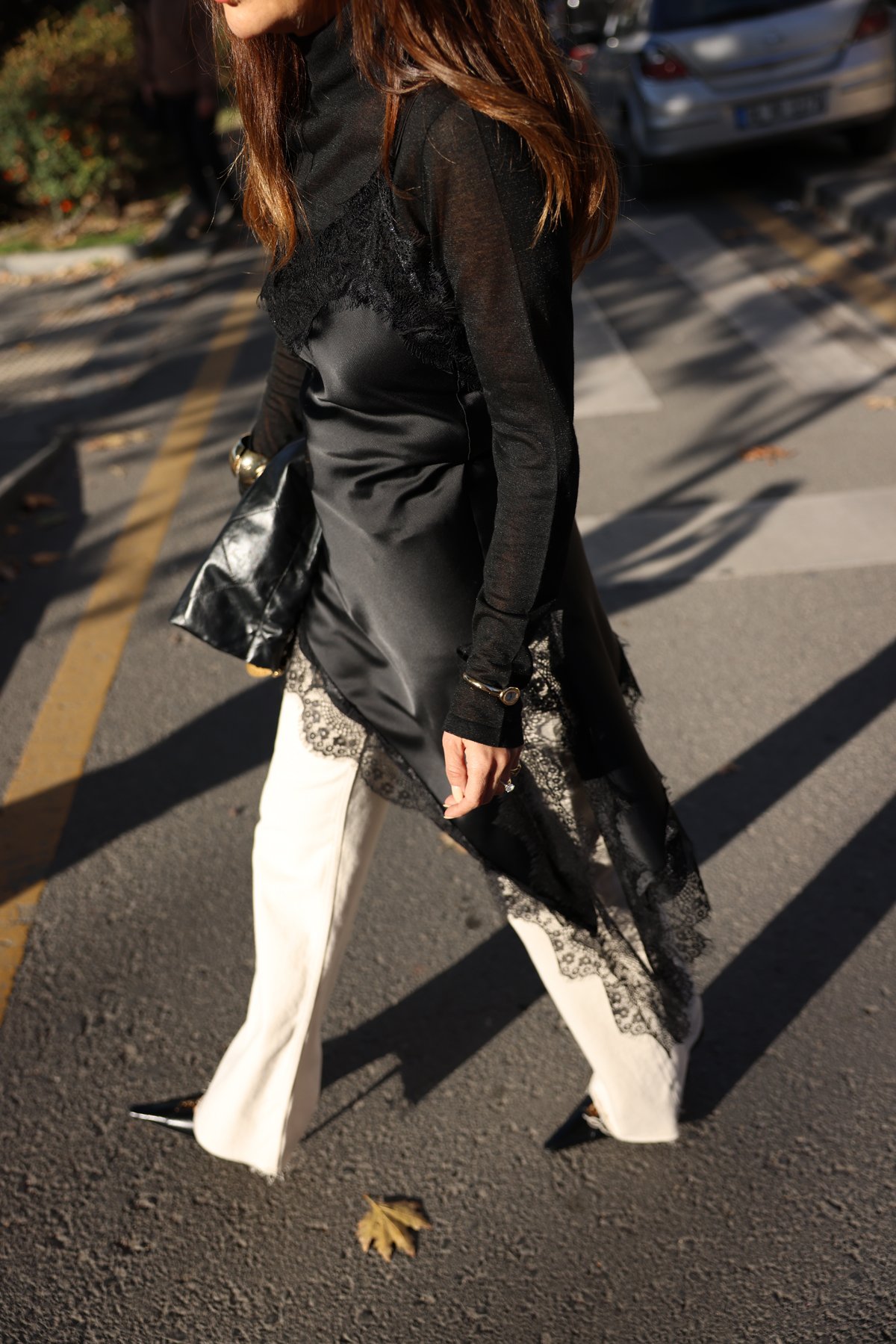 Asimetrik Kesim Dantelli Saten Bluz